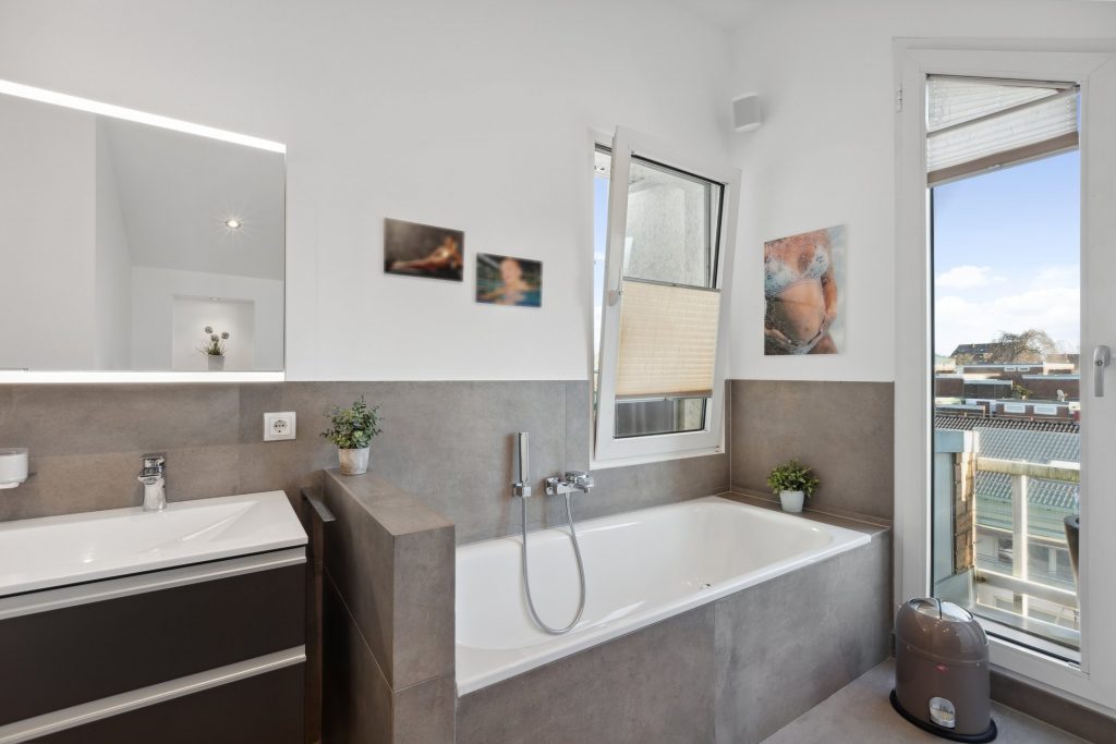 backbone_159880_071_WEB Luxus Badezimmer mit einer Badewanne