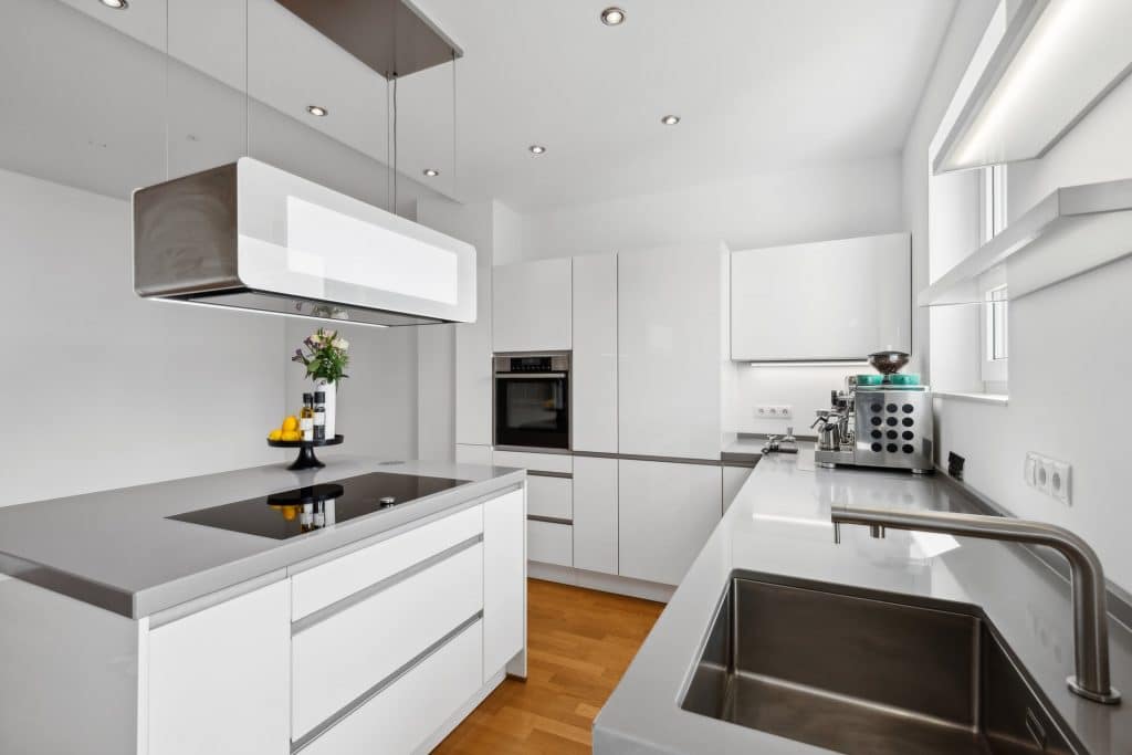 backbone_502092-A_016_WEB Kücheninsel einer Luxuswohnung