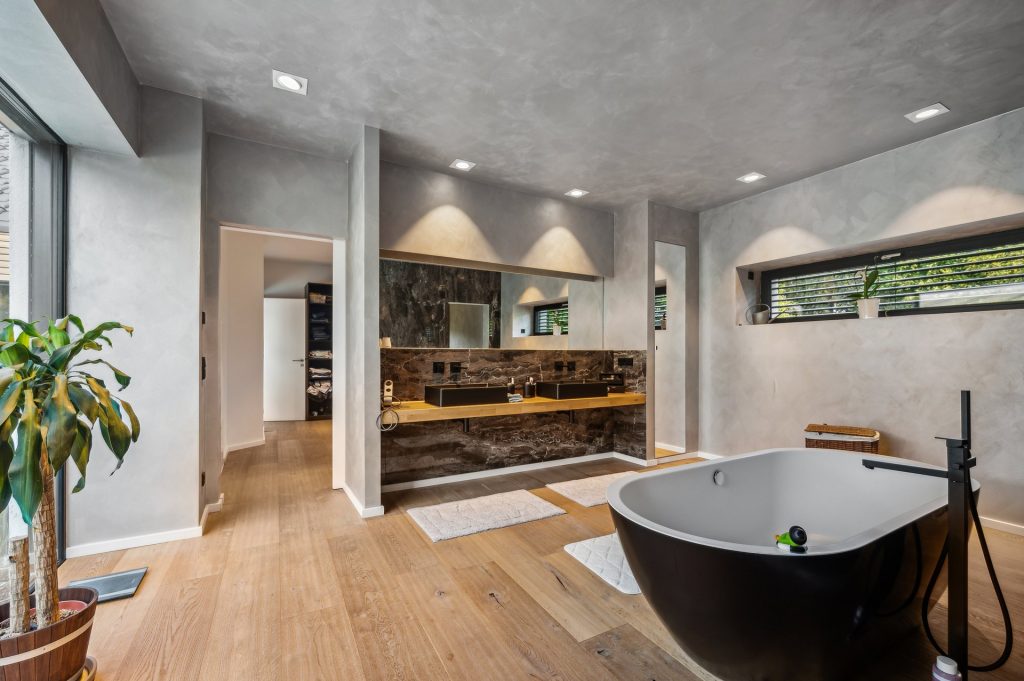 backbone_512102-A_028_WEB Luxusbadezimmer mit Badewanne