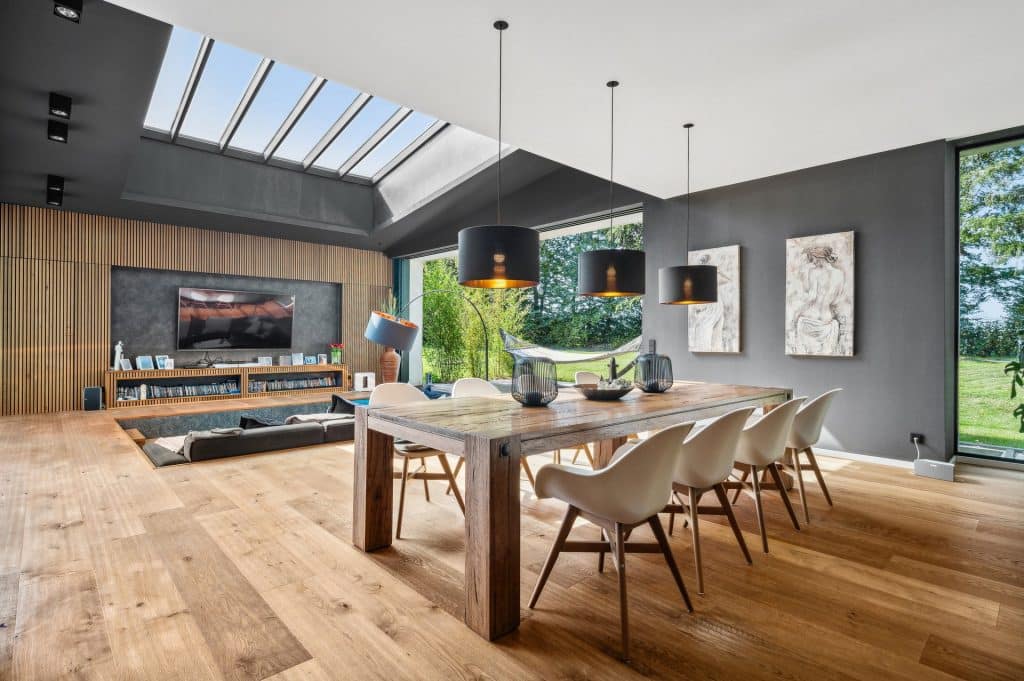 backbone_512102-A_097_WEB Wohnbereich in einer Villa mit Sofa