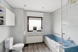 Badezimmer EG