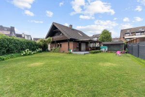 Rückansicht Haus und Garten