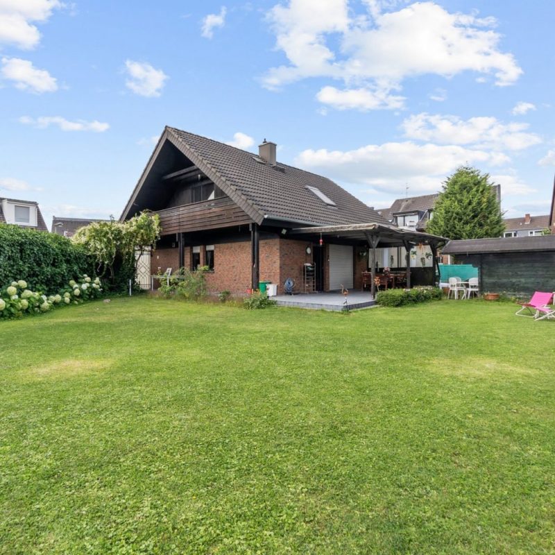 Rückansicht Haus und Garten