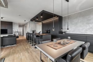 Designküche mit Essbereich