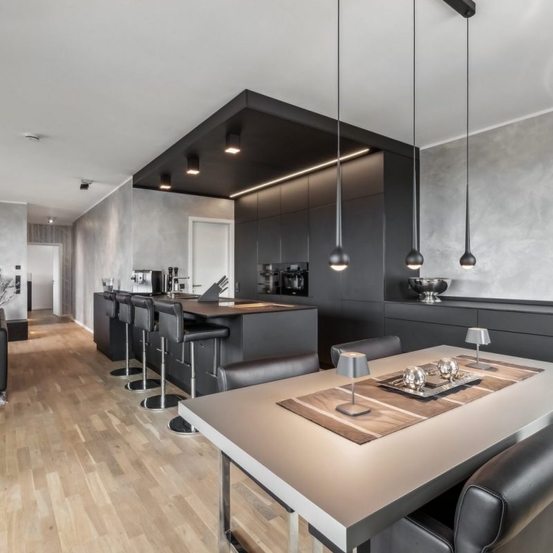 Designküche mit Essbereich
