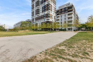 Rückansicht mit dem Berty-Albrecht-Park