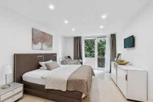 Schlafzimmer 1