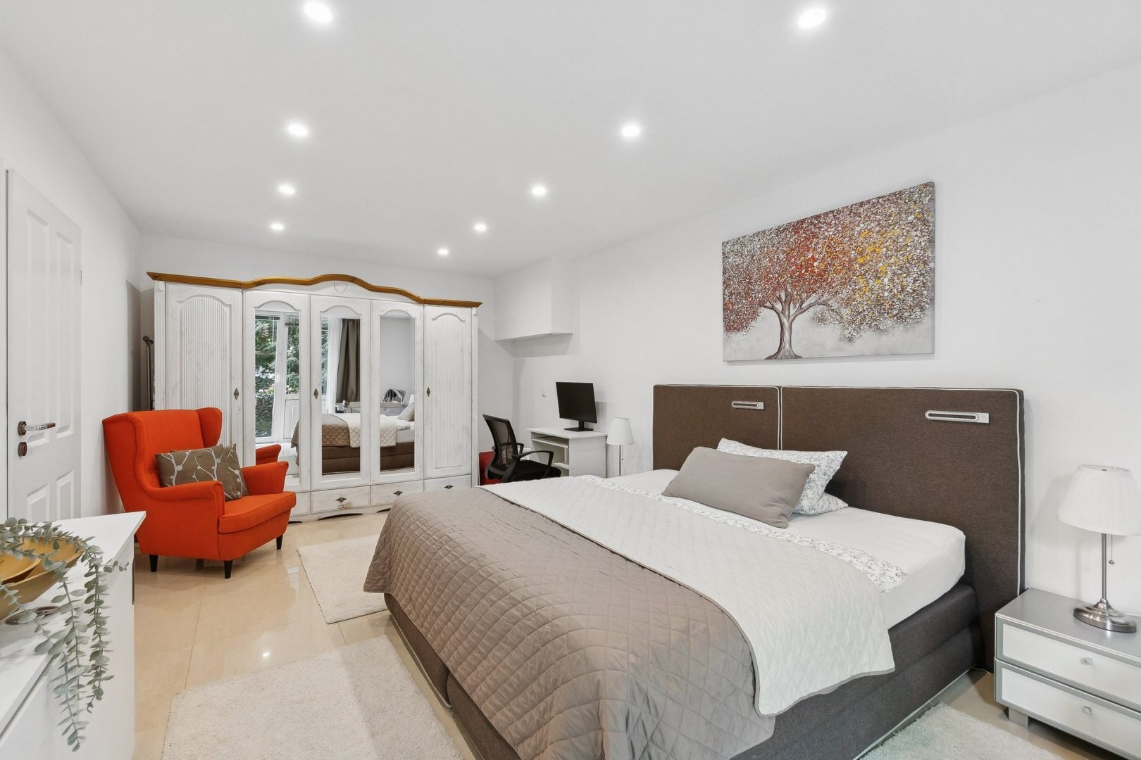 Schlafzimmer 1