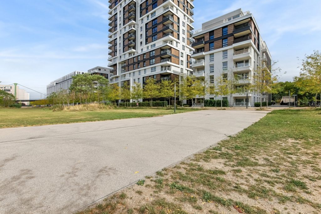 KIRSE Immobilien Immobilienmakler Düsseldorf Toulouser Allee Pandion Le Grand Pandion LeGrand Toulouser Allee 21 in Düsseldorf Pempelfort Gebäudeansicht KIRSE Immobilien