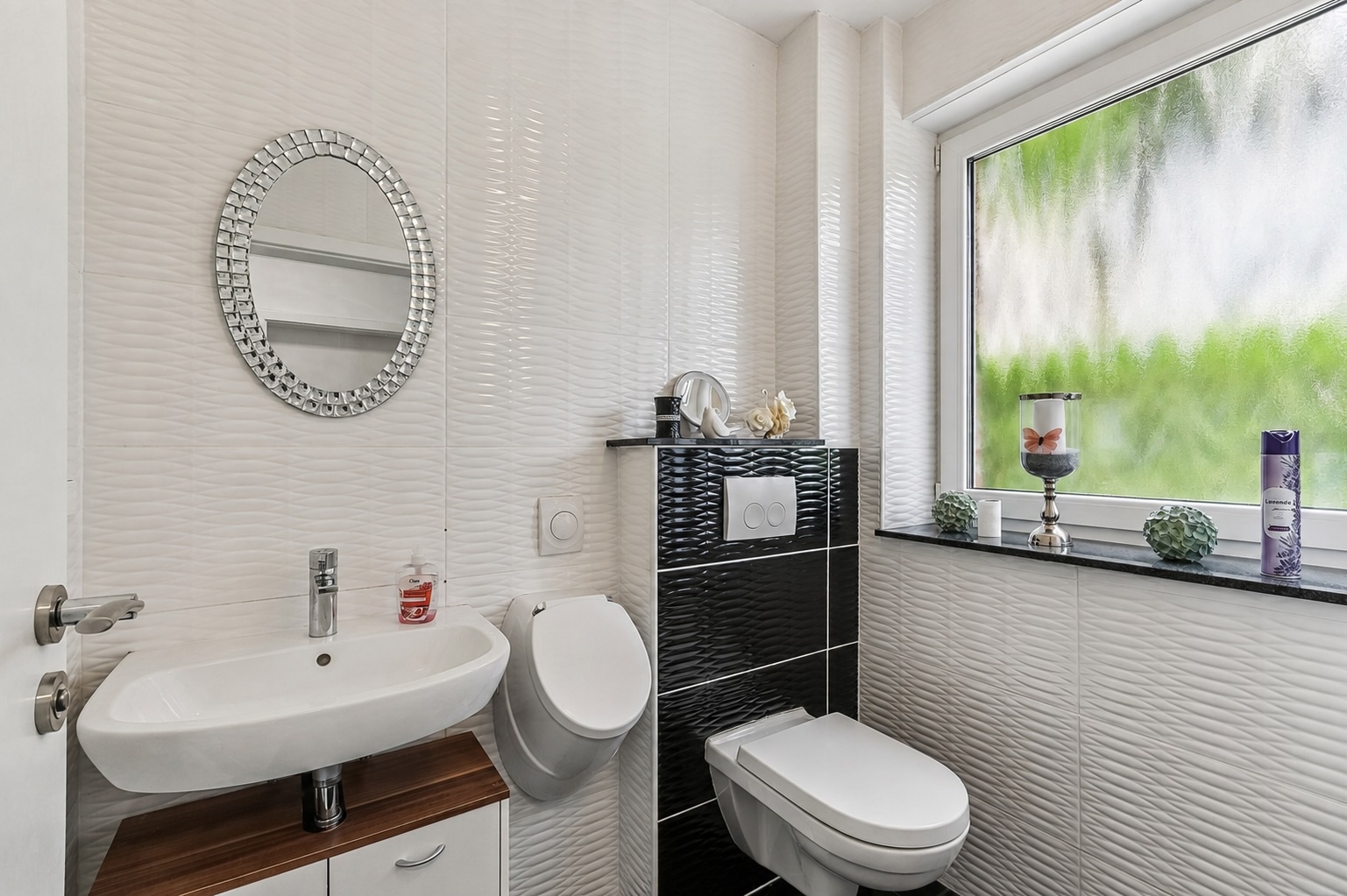 Badezimmer EG (KI-Foto)