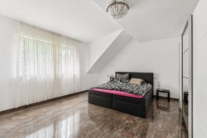 Schlafzimmer 1 - 1. OG (KI-Foto)