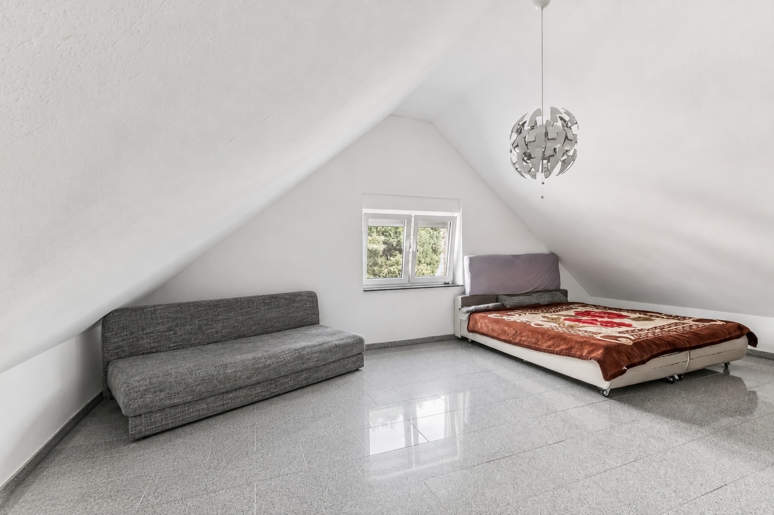 Schlafzimmer DG (KI-Foto)