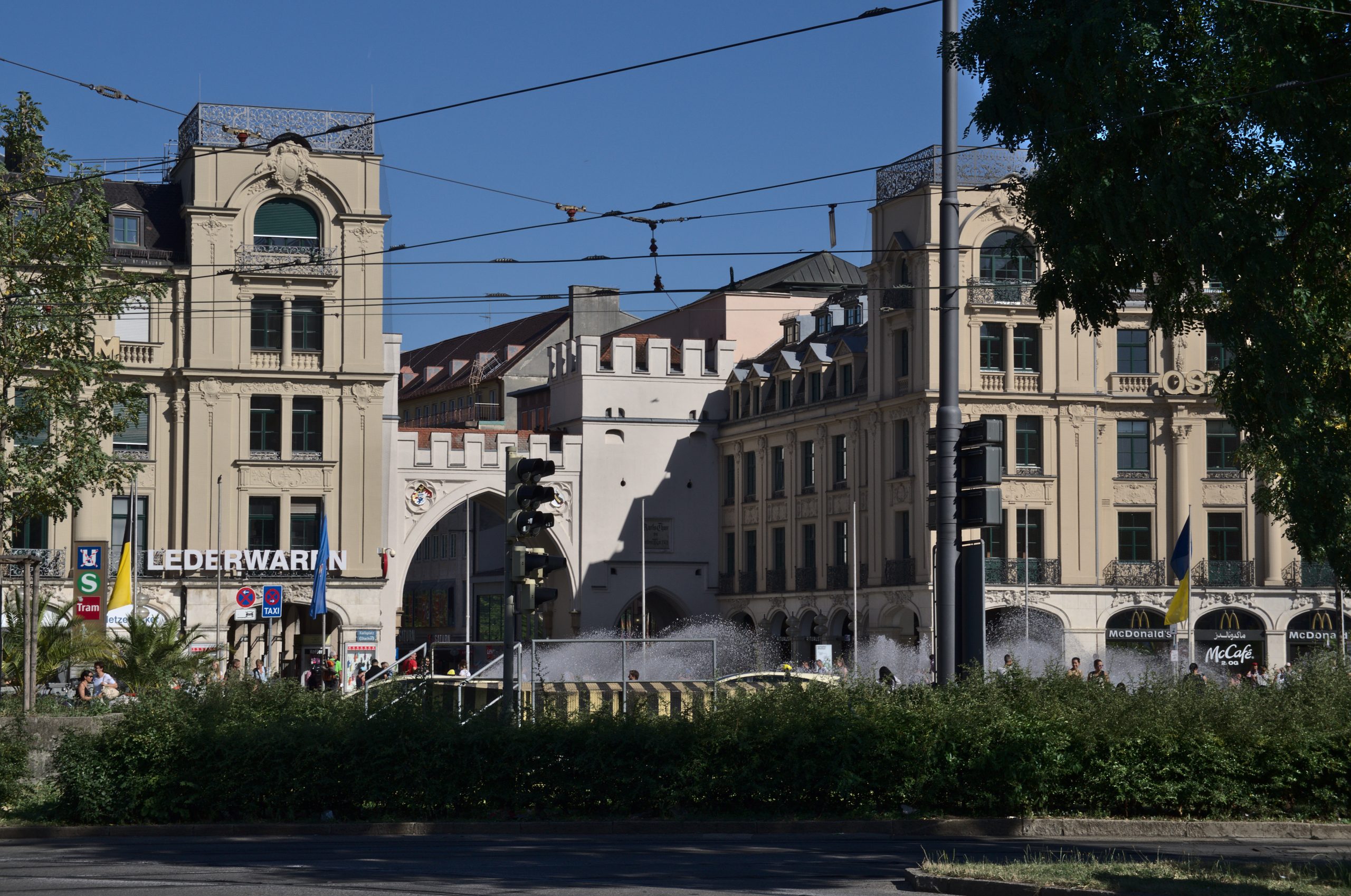 Stachus mit Karlstor in München